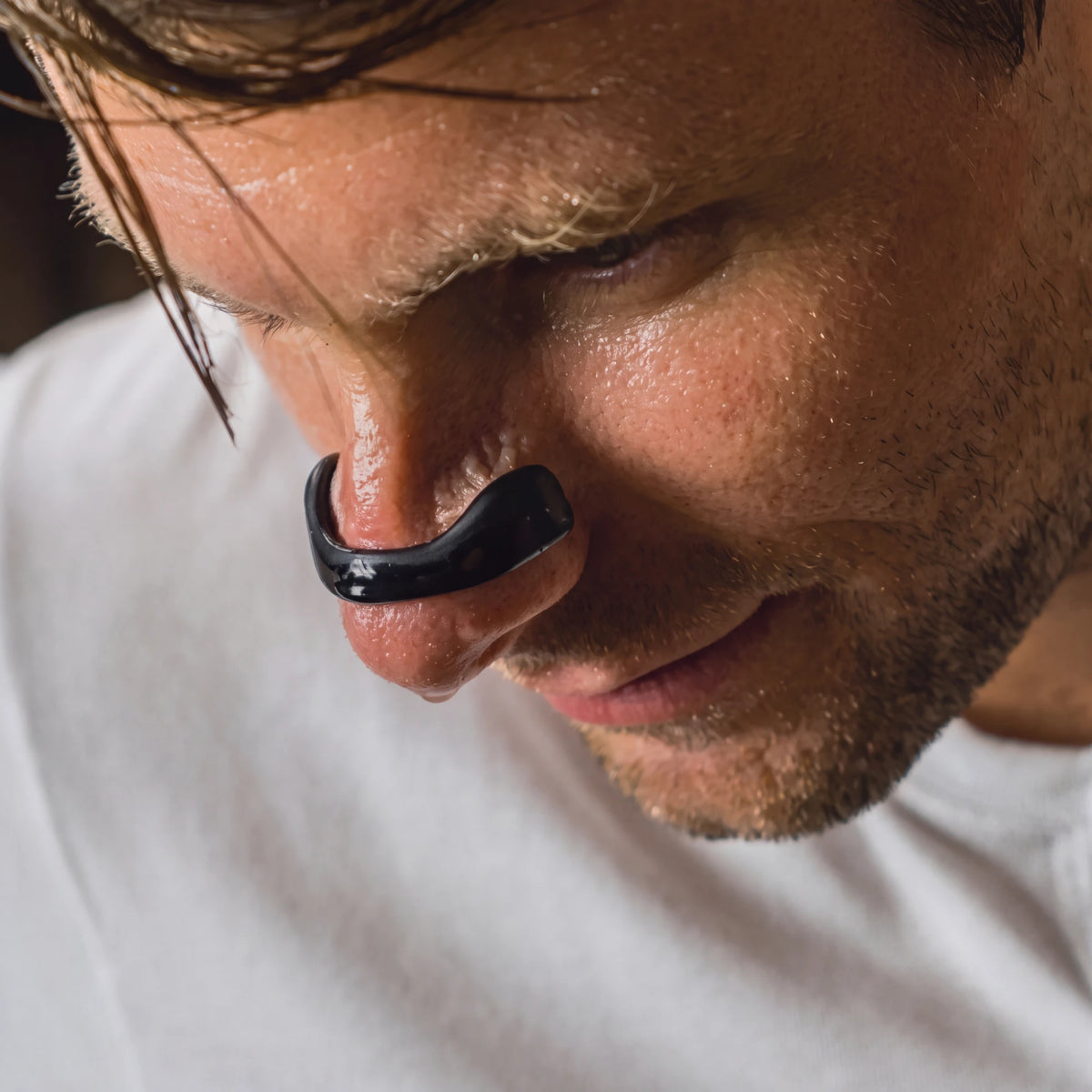 Close-up of the black magnetic band clipped onto the nose